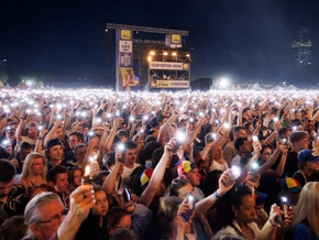 Strauss-Crossover und Lichtermeer zum Donauinselfest-Auftakt