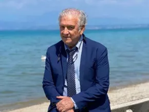 80-Jähriger schwimmt um den Gardasee