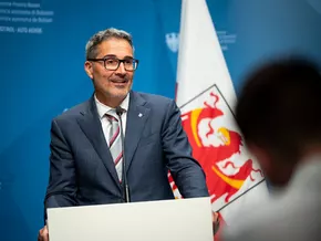 Sozialpartner für Effizienz: Land startet Projekte zur Vereinfachung