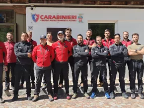 Spezialeinheit der Carabinieri schließt Alpinkurs in Gröden ab