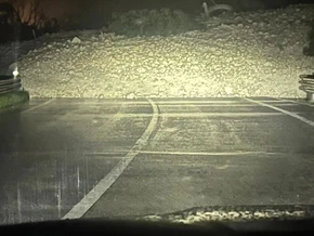 Mächtige Mure blockiert Staatsstraße in den Dolomiten - VIDEO