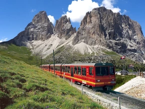 Bahnlinie durch die Dolomitentäler: Alternative zum Auto?