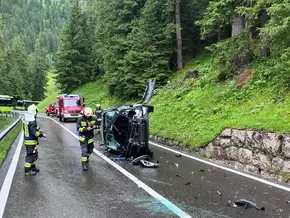 Auto überschlägt sich bei Wolkenstein