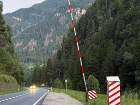 Schranke in Dolomitendorf entzündet weitere Debatte um Overtourism
