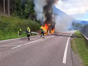Sarntal: Lkw brennt völlig aus