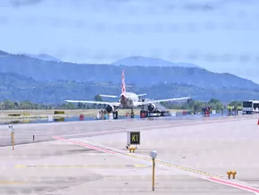 Mann in Bergamo von Flugzeugtriebwerk eingesogen