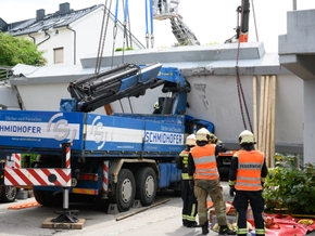 Zustand verletzter Lkw-Insassen nach Brückeneinsturz stabil