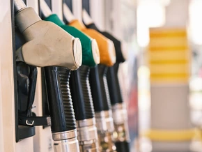 Benzin und Diesel sind günstiger als im Jahr zuvor, aber…