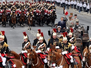 Militärparade zum französischen Nationalfeiertag in Paris
