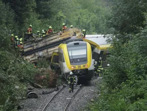 Drei Tote bei Zugsunglück in Deutschland nach Erdrutsch
