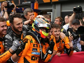 Piastri gewinnt in Spa nach Regenverschiebung vor Norris