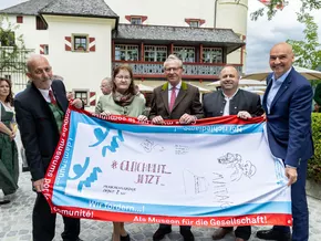 Museumsjahr 2025: Fahne vereint Euregio-Länder und Salzburg