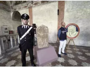Carabinieri stellten uralte Stele aus Vinschgauer Marmor sicher