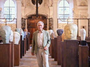 Jesuitenkirche in Hall zeigt Skulpturen von Sergio Sommavilla