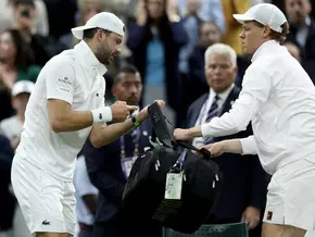 Drama auf dem Centre Court – Sinner kommt glimpflich davon