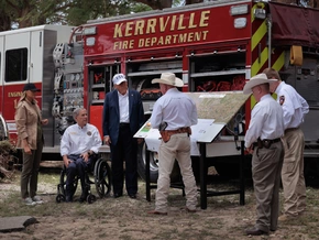 Trump dankt Helfern nach tödlichen Fluten in Texas