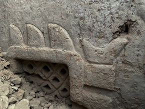Mehr als 3.000 Jahre altes Wandbild in Peru freigelegt