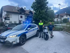 Spritztour ohne Lappen: Teenager klauen Scooter in Leifers