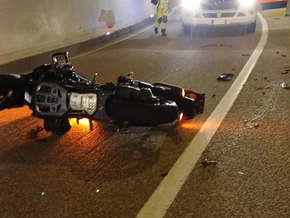 Motorradfahrer hat bei Unfall Mega-Schutzengel