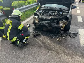 Autofahrer löschen Fahrzeugbrand auf der MeBo