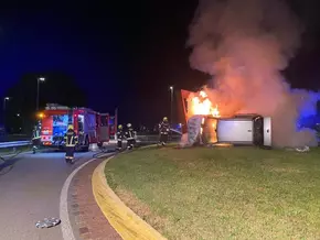 Nächtlicher Feuerwehreinsatz in Auer
