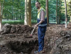 Grabhügel aus Jungsteinzeit von Bundeswehr "teilzerstört"