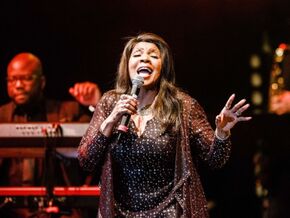 Gloria Gaynor wohnt mit Freundin in “Golden Girls”-WG