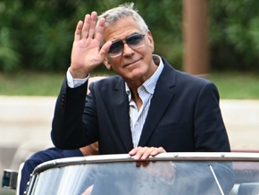 Clooney trotz Krankheit auf rotem Teppich von Venedig