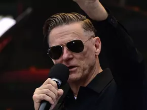 Bryan Adams legt neues Album “Roll With The Punches” vor