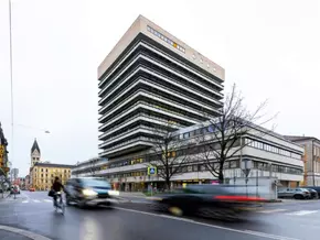 Fünf Banküberfälle in Tirol: Prozess gegen zwei Männer