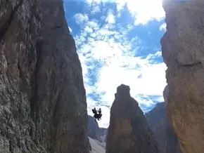 Basejumper aus China stirbt bei Sprung im Gadertal