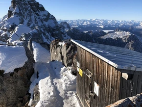 Erneut Schutzhütte in den Alpen verwüstet