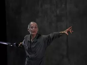 Die imposante Langsamkeit der Lucinda Childs in Salzburg