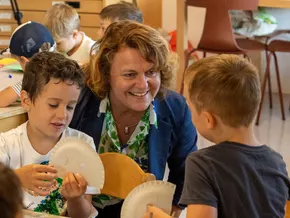 Landesrätin Pamer besucht Sommerbetreuung in Nals und Lana