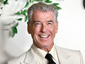 Ex-Bond Brosnan liebt Kuchen und seine Opa-Rolle