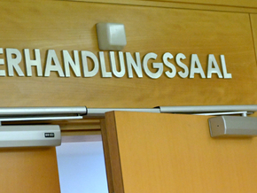 Jugendbande soll Lehrerin vergewaltig haben: Anklage
