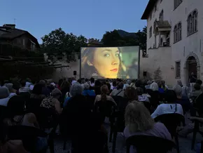 Kino unter freiem Himmel in der Landesbibliothek Teßmann