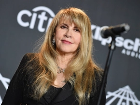 Gebrochene Schulter: Stevie Nicks muss Konzerte verschieben
