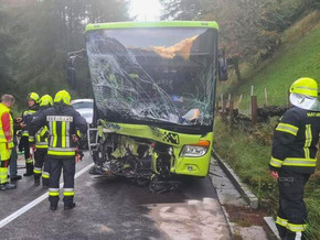 Schnalstal: Mehrere Verletzte bei Kollision zwischen Linienbus und Pkw