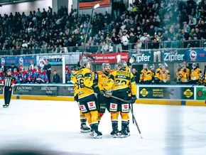 Bardreau-Hattrick führt Wölfe zum 8:1-Auftaktsieg