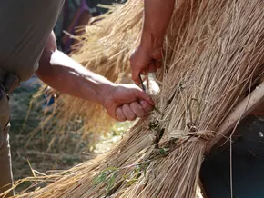 Strohdächer im Fokus am Tschögglberg