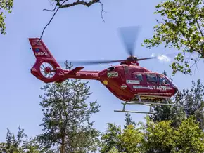 Waldarbeiter bei Afers von Baumstamm getroffen