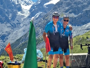 Ungewöhnliche Aktion am Stilfser Joch: “Wir sammeln die Rücksichtslosigkeit ein”