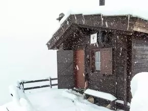 Rekord-Schneefall: Italienische Alpen versinken im Schnee