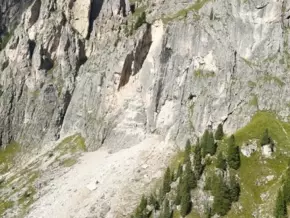 Gewaltiger Felssturz in den Dolomiten rauscht ins Tal