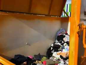 Sammlung von Altkleidern und Textilabfällen nur mehr im Recyclinghof