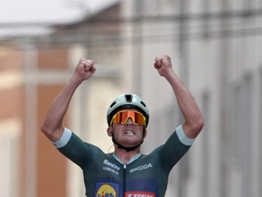 Pedersen gewinnt 15. Vuelta-Etappe, Sturz nach Protestaktion