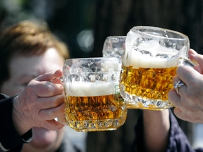 Neurologe warnt: Ab diesem Alter sollte Alkohol vermieden werden