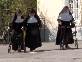 Drei Nonnen kehren heimlich ins Kloster zurück