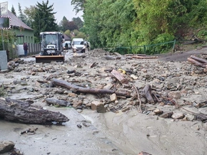 Unwetter in NÖ: Zug mit 200 Fahrgästen evakuiert